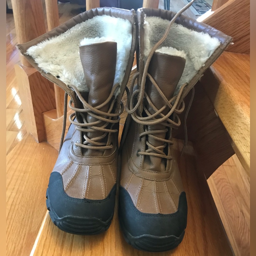 Rugged Outback, fur lined lace up boots, Size 8 Women’s